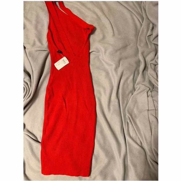 RED DRESS - Picture 5 of 5